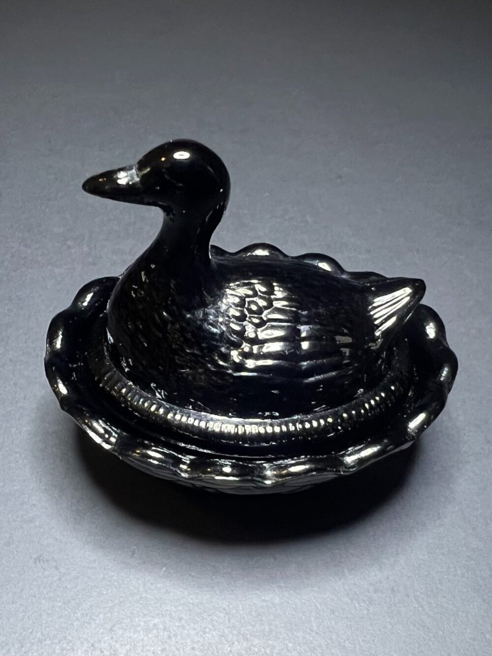 VTG 1991 Boyd #15 Glossy Classic Black Ebony Crystal Glass Duck on Nest Figurine